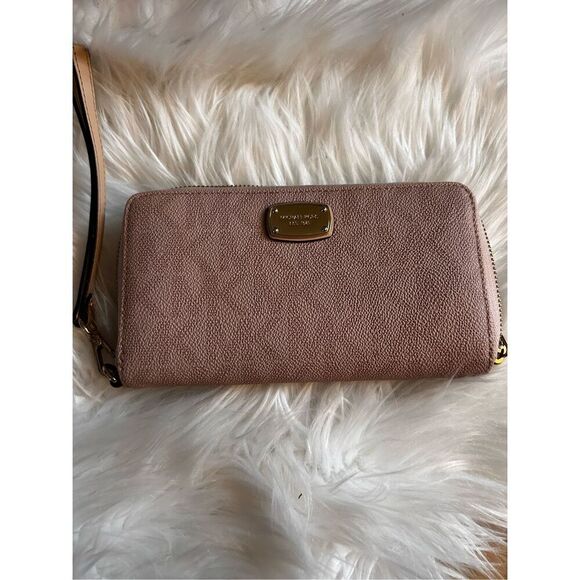 Michael Kors pink wallet size 7x4 wristlet - Picture 1 of 6